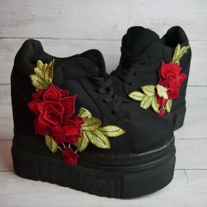 Liangbu Women Size 5.5 (36) Black Embellished Rose Platform Wedge Fashion Shoes